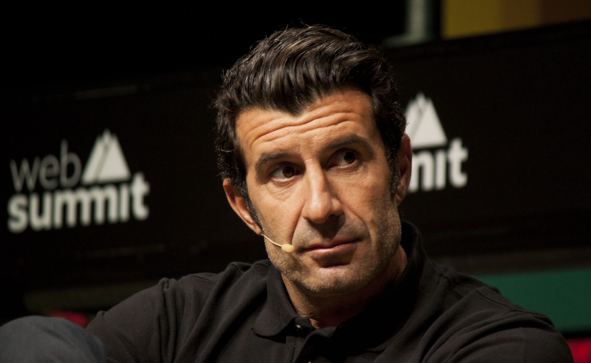 Soccer star Luís Figo will attend this weekend’s sports collectibles event